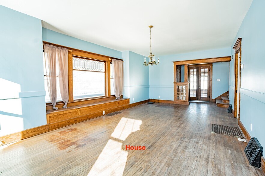 More Photos Of 8758 IN-9, Pendleton Light Manufacturing For Sale