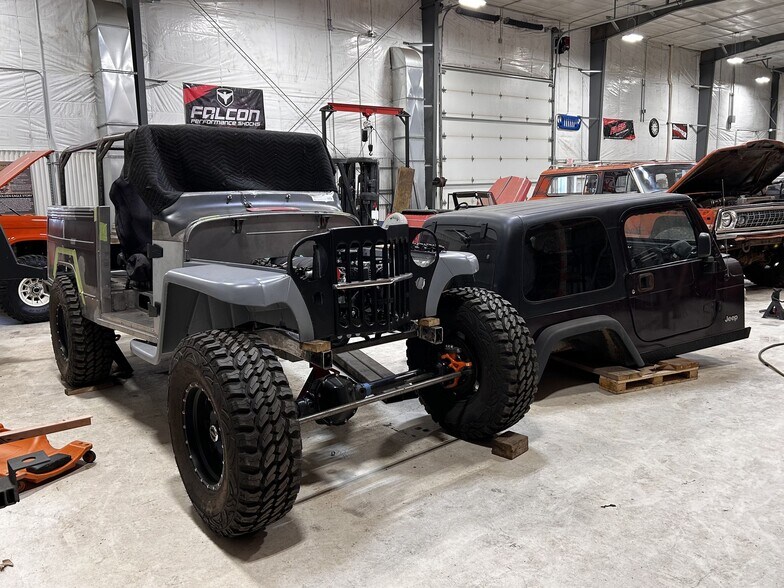 More Photos Of 6123 Sandstone Rd, Eau Claire Auto Dealership For Sale