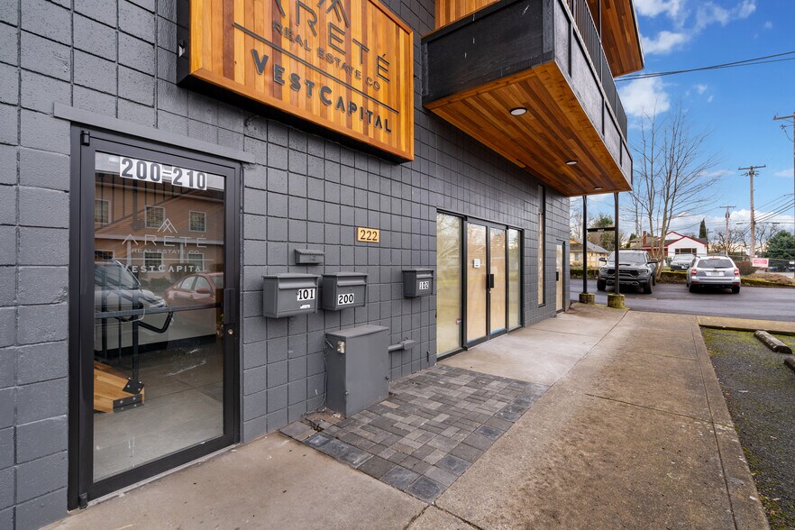 More Photos Of 222 NE Everett St, Camas Storefront Retail Office For Lease