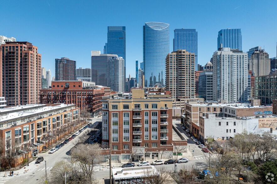 More Photos Of 657 W Fulton St, Chicago Apartments For Lease