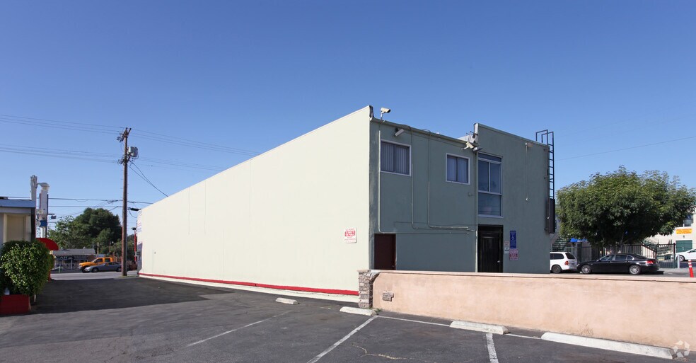 More Photos Of 13735 Victory Blvd, Van Nuys Office For Lease