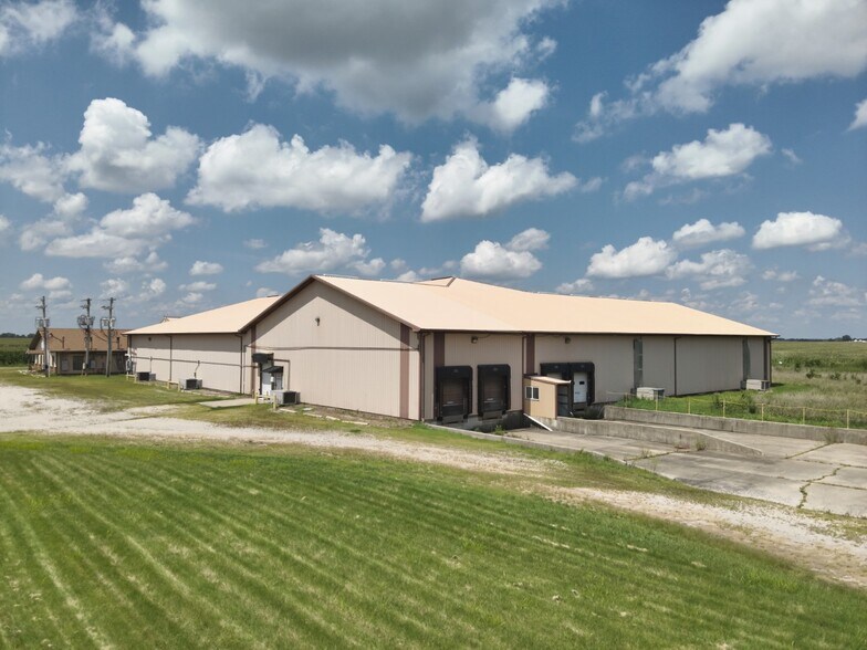 More Photos Of 7656 E 700th Ave, Robinson Manufacturing For Lease