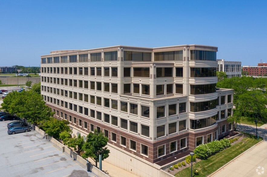 More Photos Of 1751 Lake Cook Rd, Deerfield Office For Lease