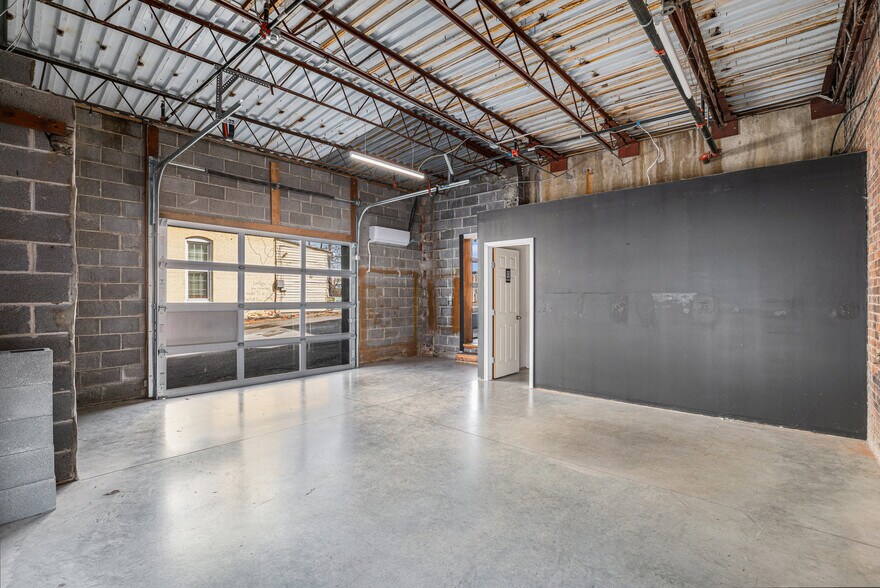 More Photos Of 2645 Madison Ave, Kansas City Apartments For Lease