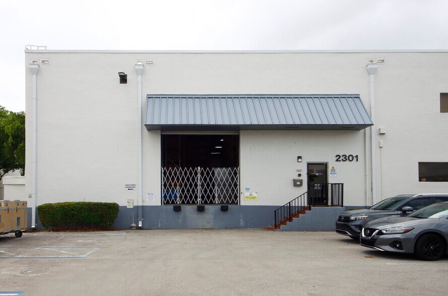 More Photos Of 2301-2315 Stirling Rd, Fort Lauderdale Warehouse For Lease