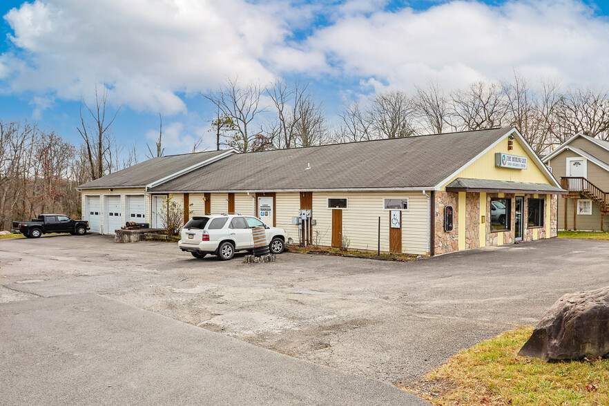 Primary Photo Of 1010 PA-390, Cresco Auto Repair For Sale