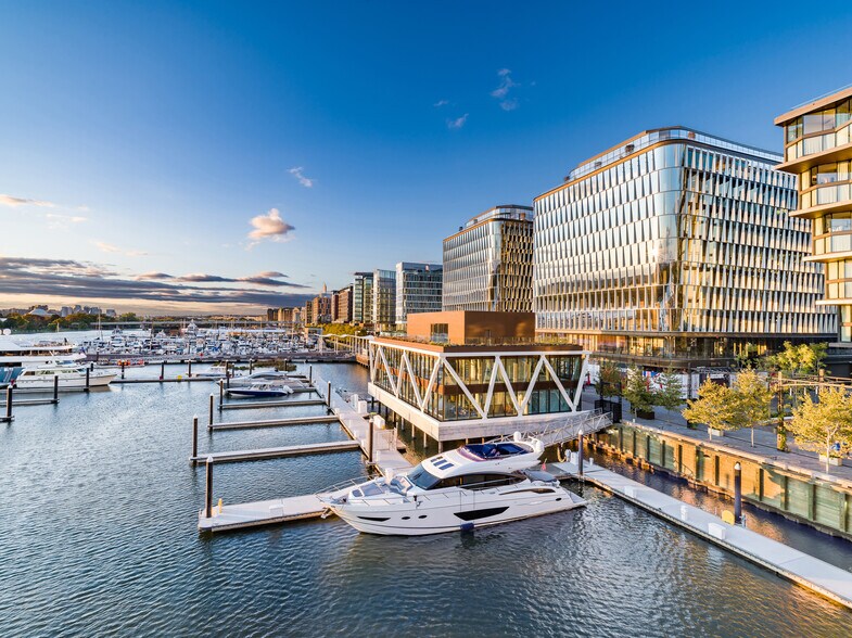 More Photos Of 670 Maine Ave SW, Washington Office For Lease