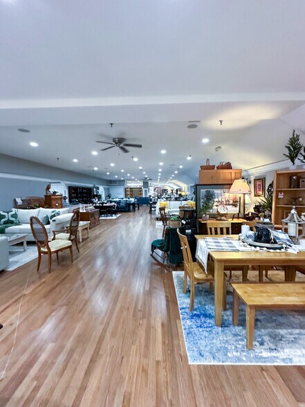 More Photos Of 540 Cortland Dr, Lake Zurich Storefront For Lease