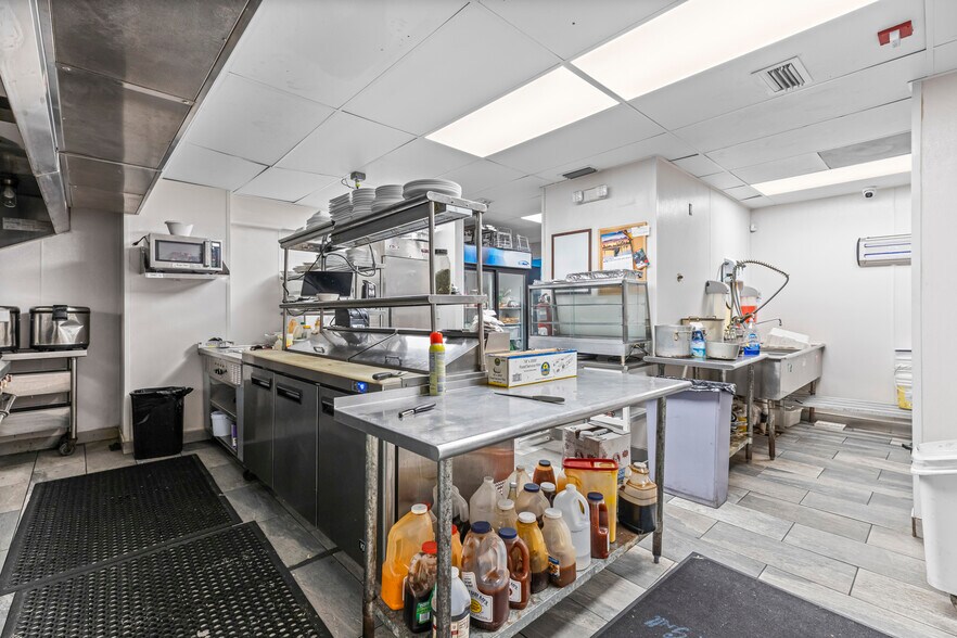 More Photos Of 502-504 Lucerne Ave, Lake Worth Restaurant For Lease