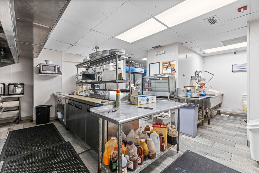 More Photos Of 502-504 Lucerne Ave, Lake Worth Restaurant For Lease