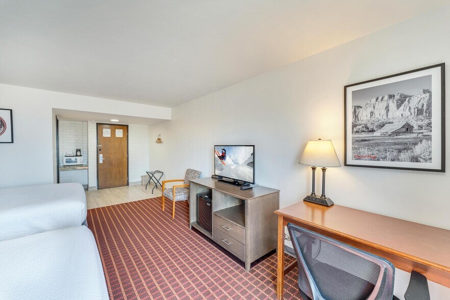 More Photos Of 333 N Main St, Richfield Hotel For Sale