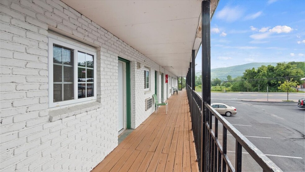 More Photos Of 5 Canada St, Lake George Hotel For Sale