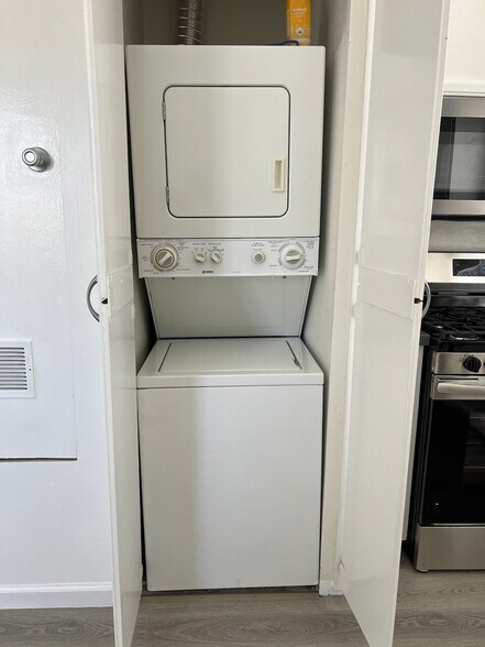 More Photos Of 1837 18th St, Santa Monica Apartments For Sale