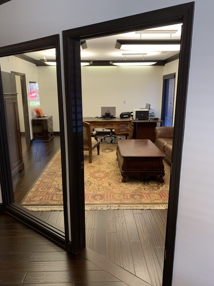 More Photos Of 4727-4729 Spottswood Ave, Memphis Office For Lease