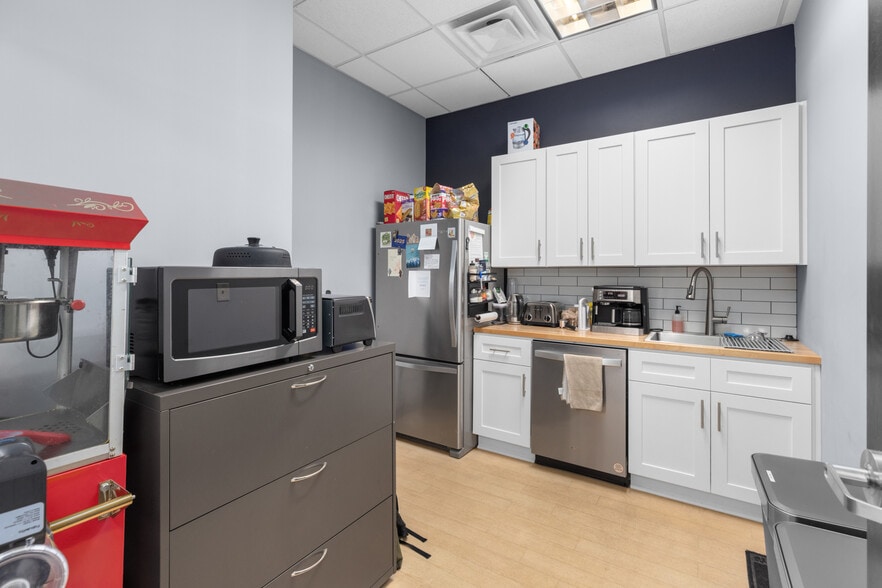 More Photos Of 934 Glenwood Ave SE, Atlanta Loft Creative Space For Sale