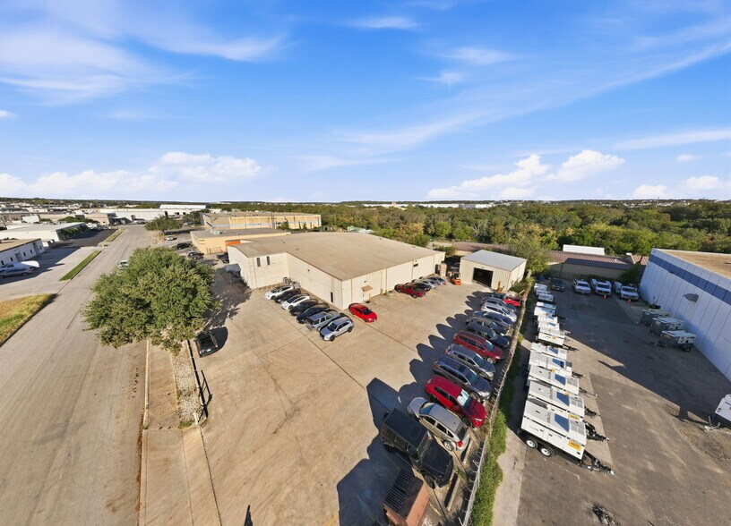 More Photos Of 315 N Park Dr, San Antonio Warehouse For Sale