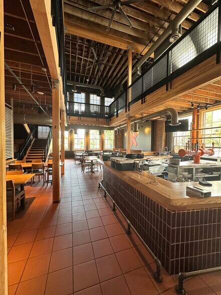 More Photos Of 13205 NE 175th St, Woodinville General Retail For Lease