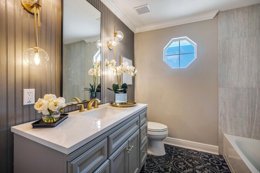 More Photos Of 6 US Highway 87, Comfort Office For Sale