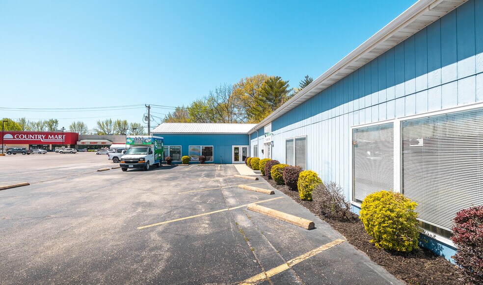 Primary Photo Of 329 N Jefferson St, Saint James Freestanding For Sale