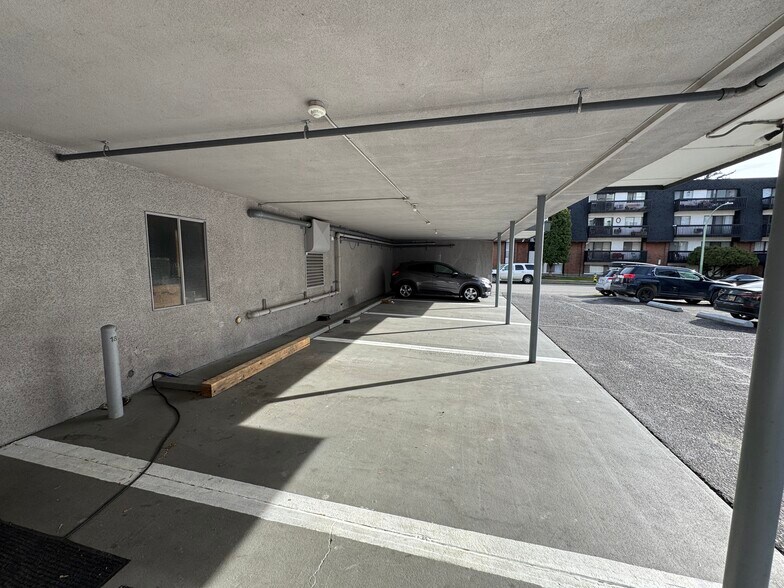 More Photos Of 1880 Pandosy St, Kelowna Apartments For Sale