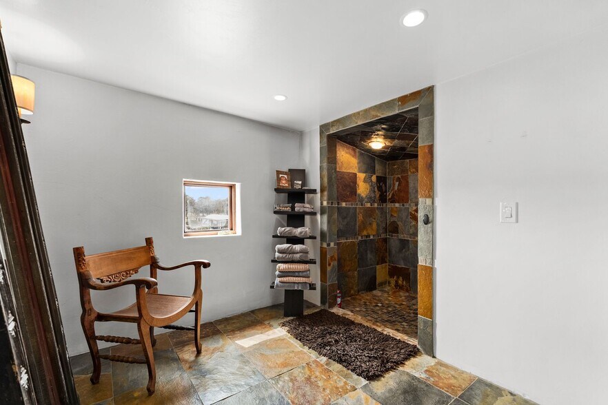 More Photos Of 1703 Highway 35 S, Rockport Office Residential For Sale