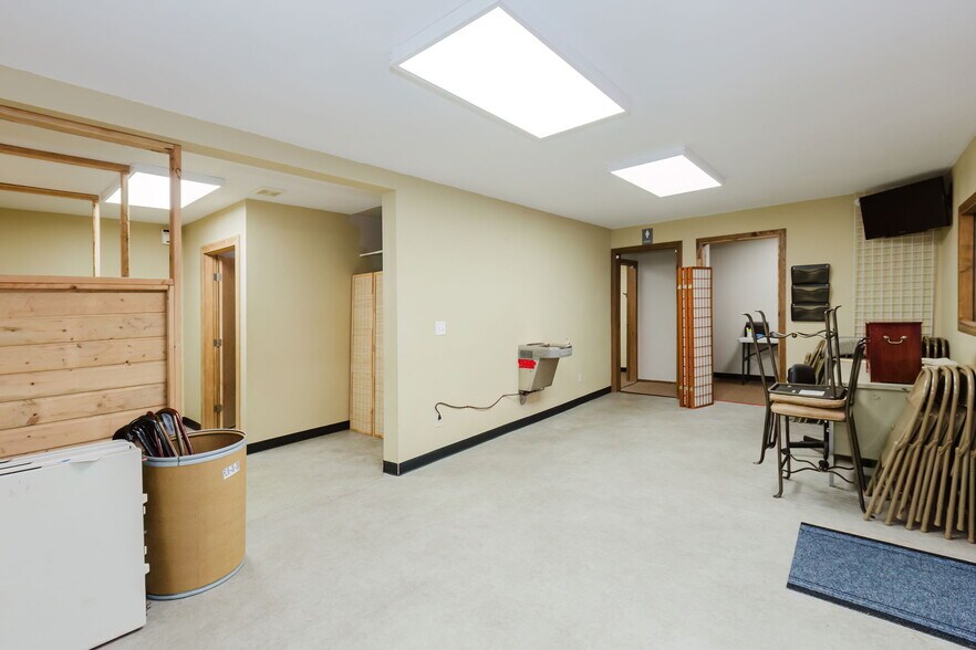 More Photos Of 4560 SE Mile Hill Dr, Port Orchard Freestanding For Lease