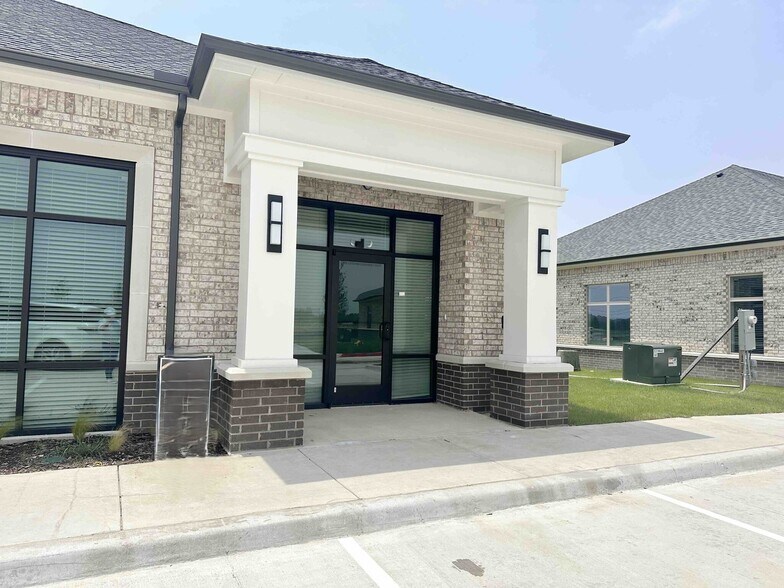 More Photos Of 1630 W Prosper Trl, Prosper Unknown For Lease