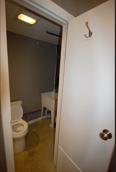 More Photos Of 52 Henry St, Hilton Warehouse For Sale