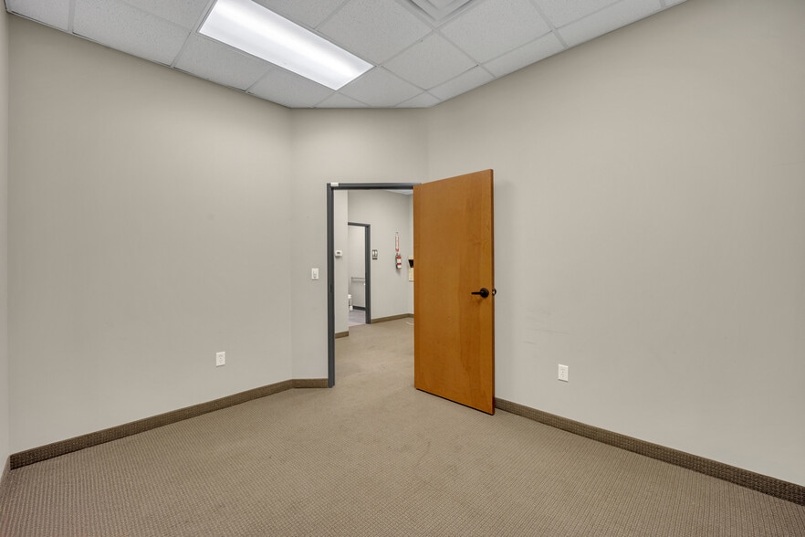 More Photos Of 1804 Owen Ct, Mansfield Light Distribution For Lease