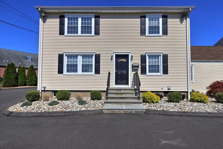 More Photos Of 471 Monroe Tpke, Monroe Medical For Lease