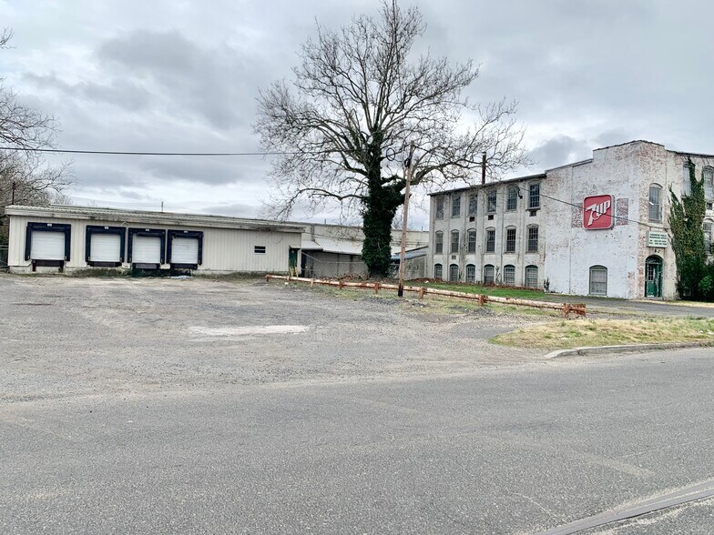 More Photos Of 1 Glass St, Bridgeton Warehouse For Lease