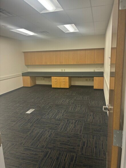 More Photos Of 13089 S Ashland Ave, Calumet Park Medical For Lease
