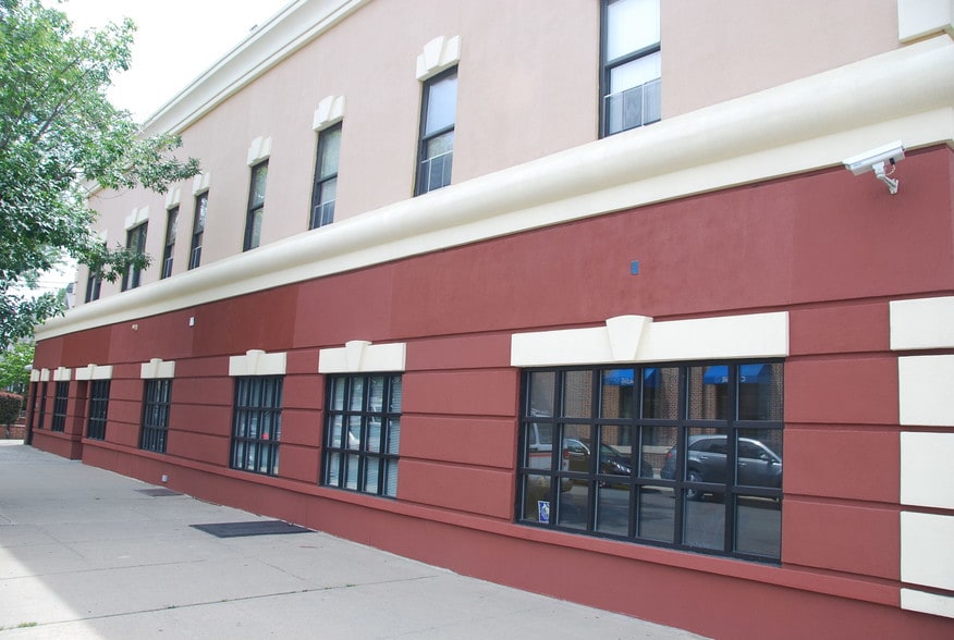 Primary Photo Of 98-22 Metropolitan Ave, Forest Hills Coworking Space