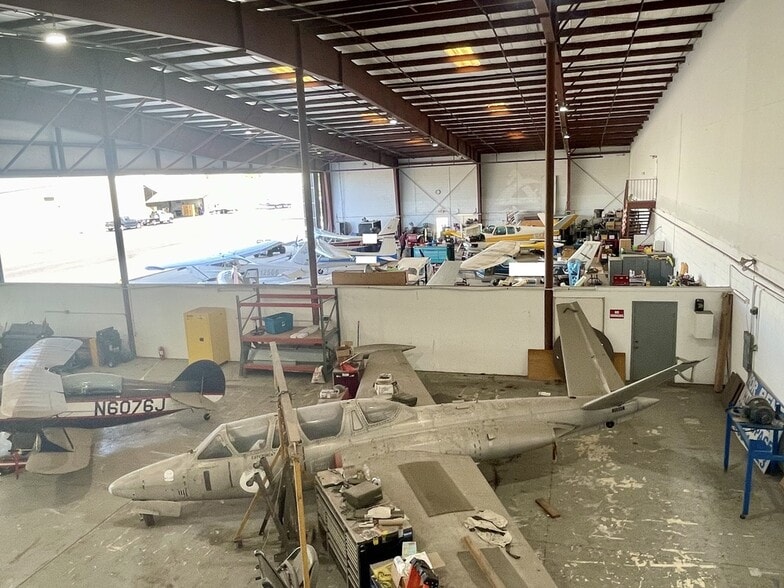 More Photos Of 1200 Flightline Blvd, Deland Flex For Lease