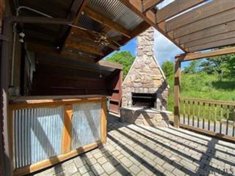 More Photos Of 1939 Forest Hills Dr, Elton Restaurant For Sale