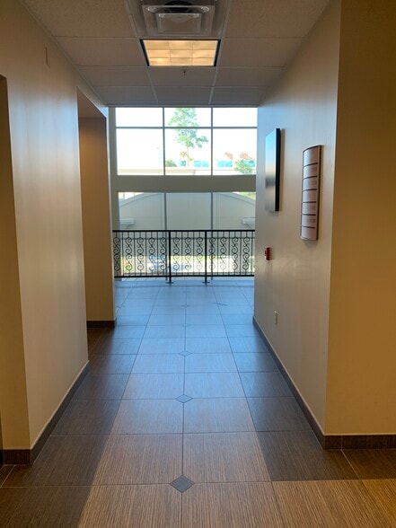 More Photos Of 9323 Pinecroft Dr, The Woodlands Medical For Lease