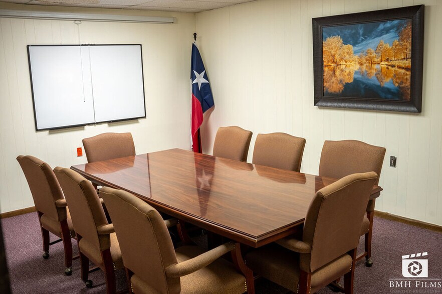 More Photos Of 707-709 N Palestine St, Athens Medical For Lease