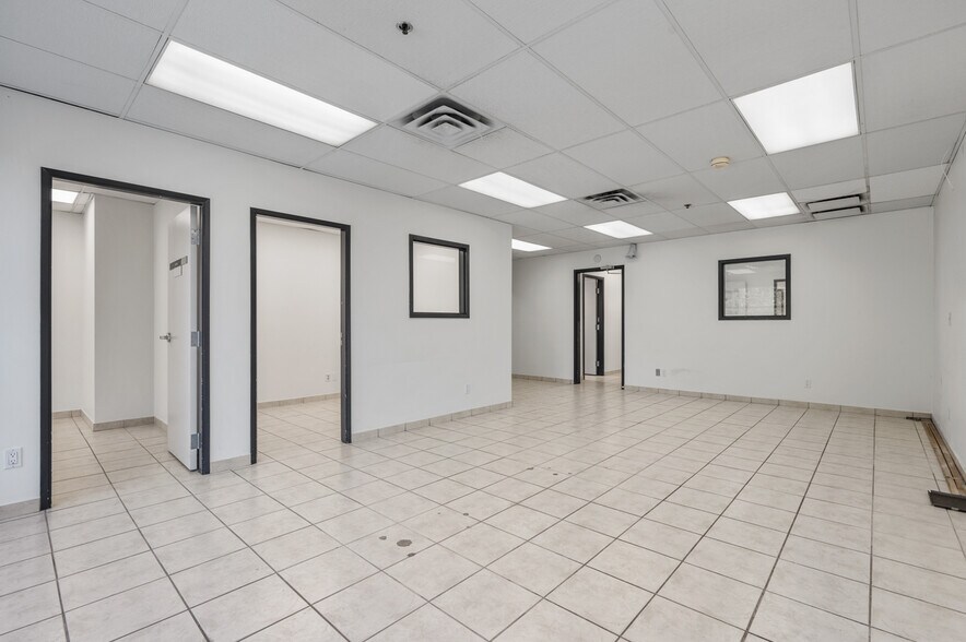 More Photos Of 3871 N Fraser Way, Burnaby Showroom For Lease