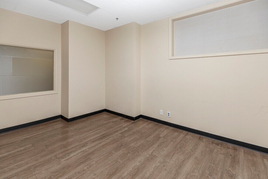 More Photos Of 333 W 18th St, Merced Office For Sale