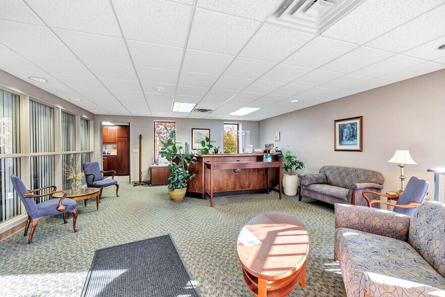 More Photos Of 414 S Jefferson St, Green Bay Office For Sale