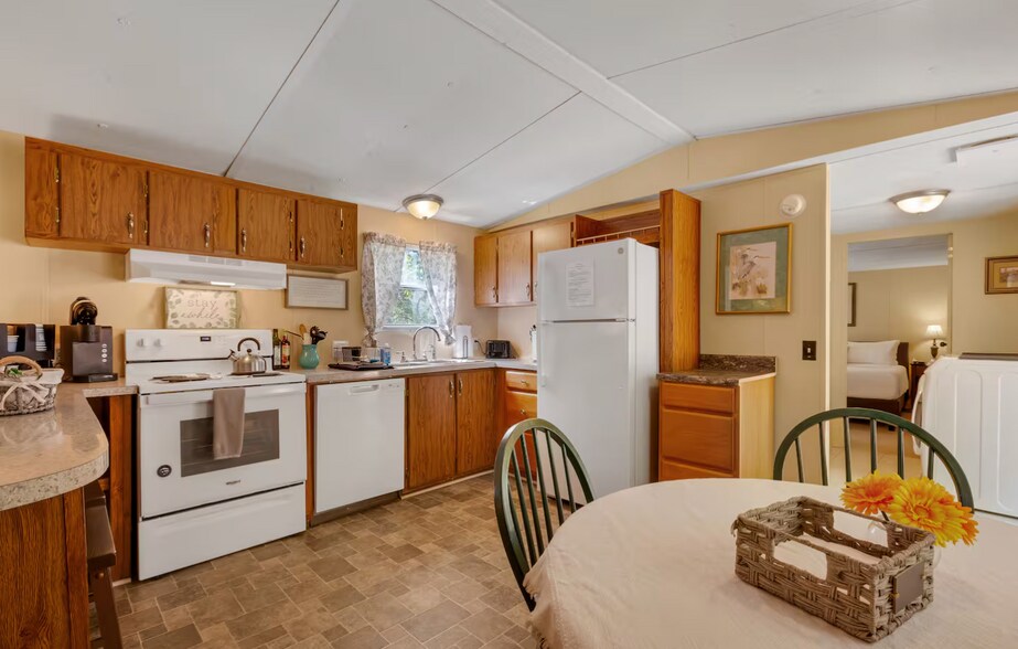 More Photos Of 84-86 Benson Rd, Travelers Rest Specialty For Sale