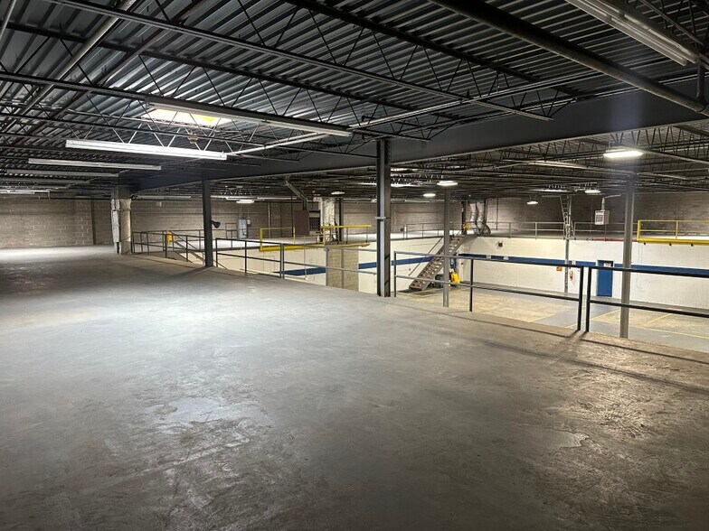 More Photos Of 60-70 Cleveland Ave, Bay Shore Warehouse For Lease