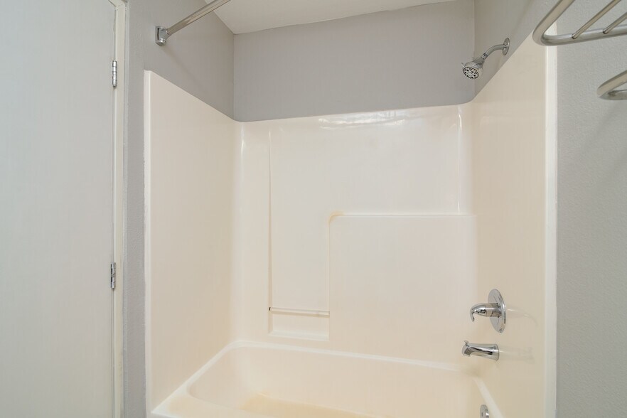 More Photos Of 3211 S 79th East Ave, Tulsa Apartments For Sale
