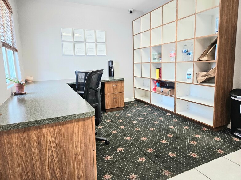 More Photos Of 601 W County Line Rd, Calimesa Office For Lease