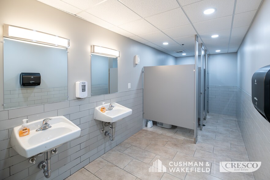 More Photos Of 749 Miner Rd, Highland Heights Office For Sale