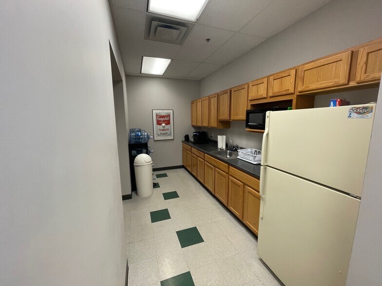 More Photos Of 455 SW 5th St, Des Moines Light Manufacturing For Lease