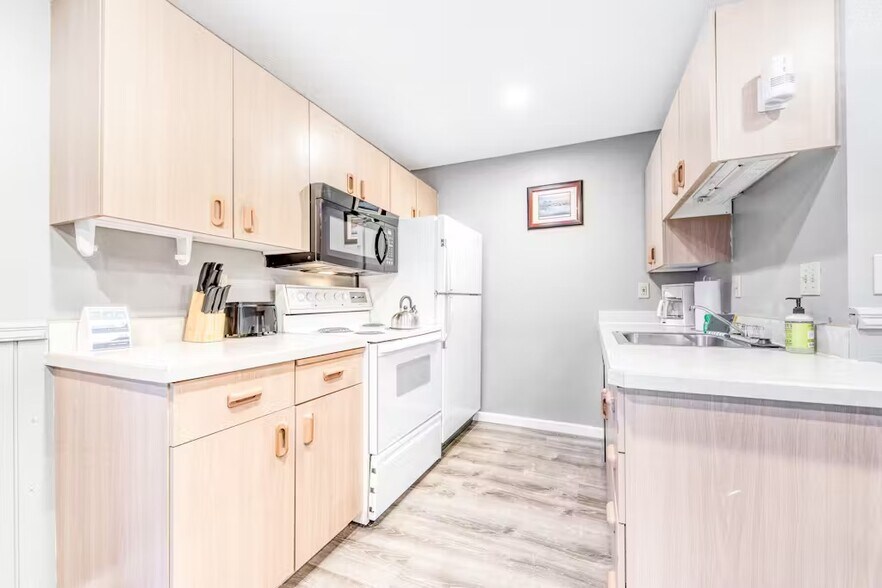 More Photos Of 301 N Miller St, Rockaway Beach Hospitality For Sale