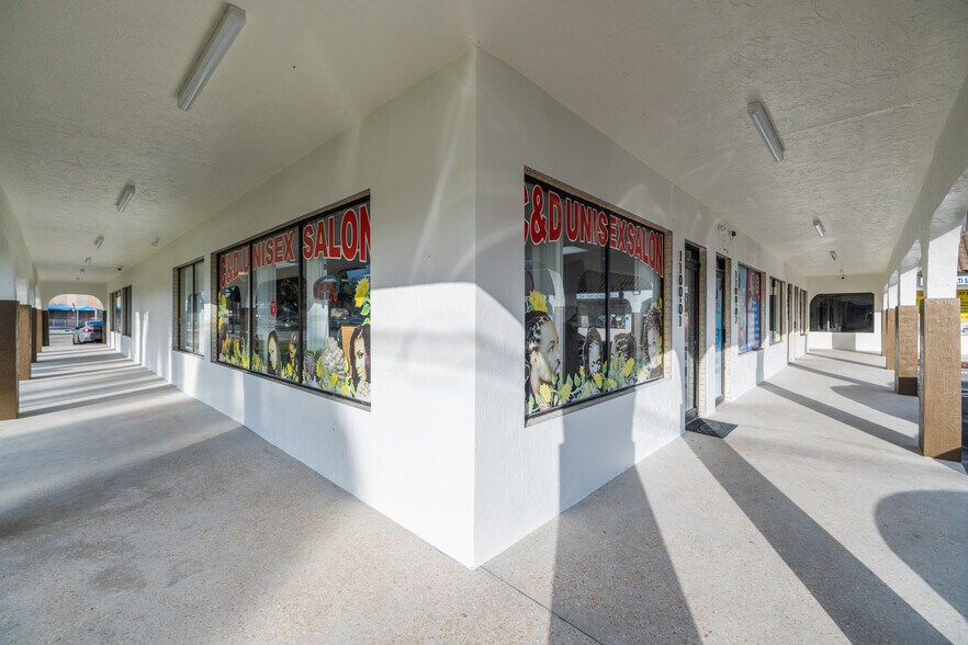 More Photos Of 1120 Sunset Strip, Sunrise Freestanding For Lease