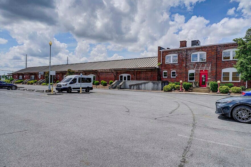 More Photos Of 151 E Main St, Kingsport Loft Creative Space For Lease