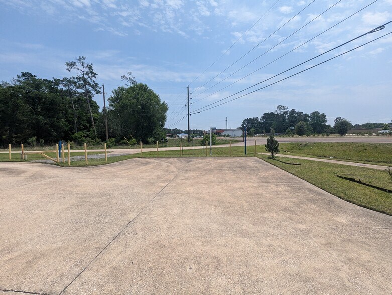 More Photos Of 422 N Lhs Dr, Lumberton Freestanding For Sale